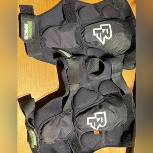 RACE FACE FLANK LEG LEG PROTECTOR BLACK